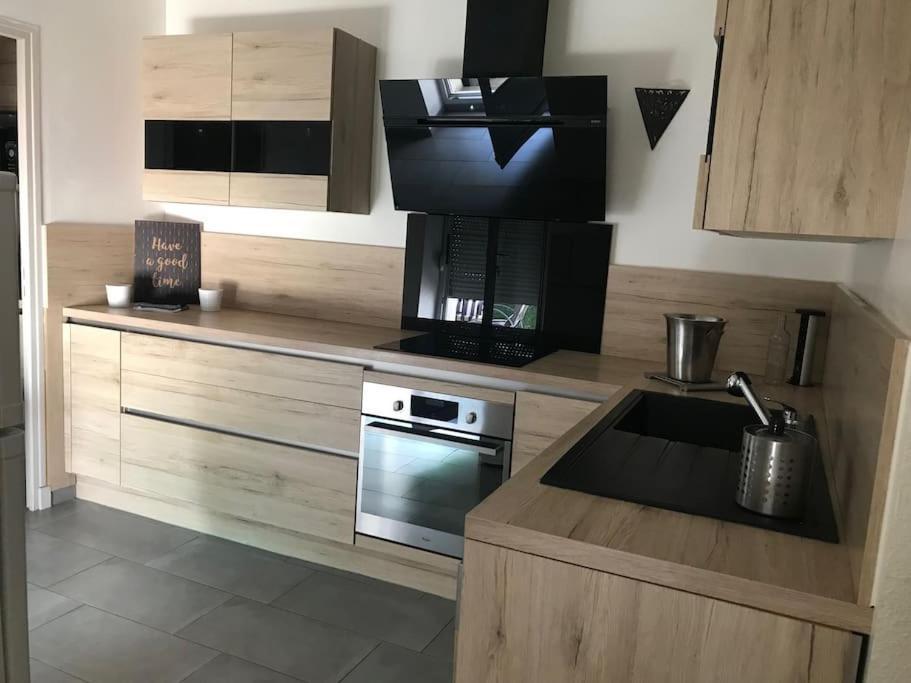 Appartement Avec Terrasse Centre De La Bastide Carcassonne Luaran gambar